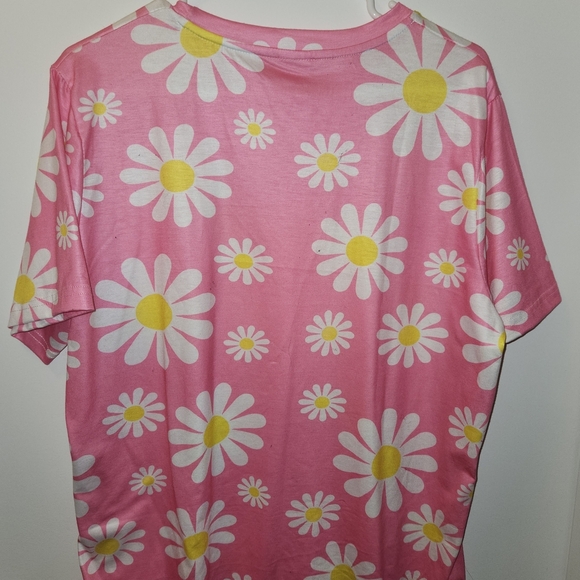 Pink Floral Short Sleeve Tee with Daisy Pattern - Picture 4 of 5